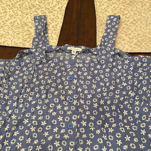 Free Assembly Dress - Picture 3 of 9